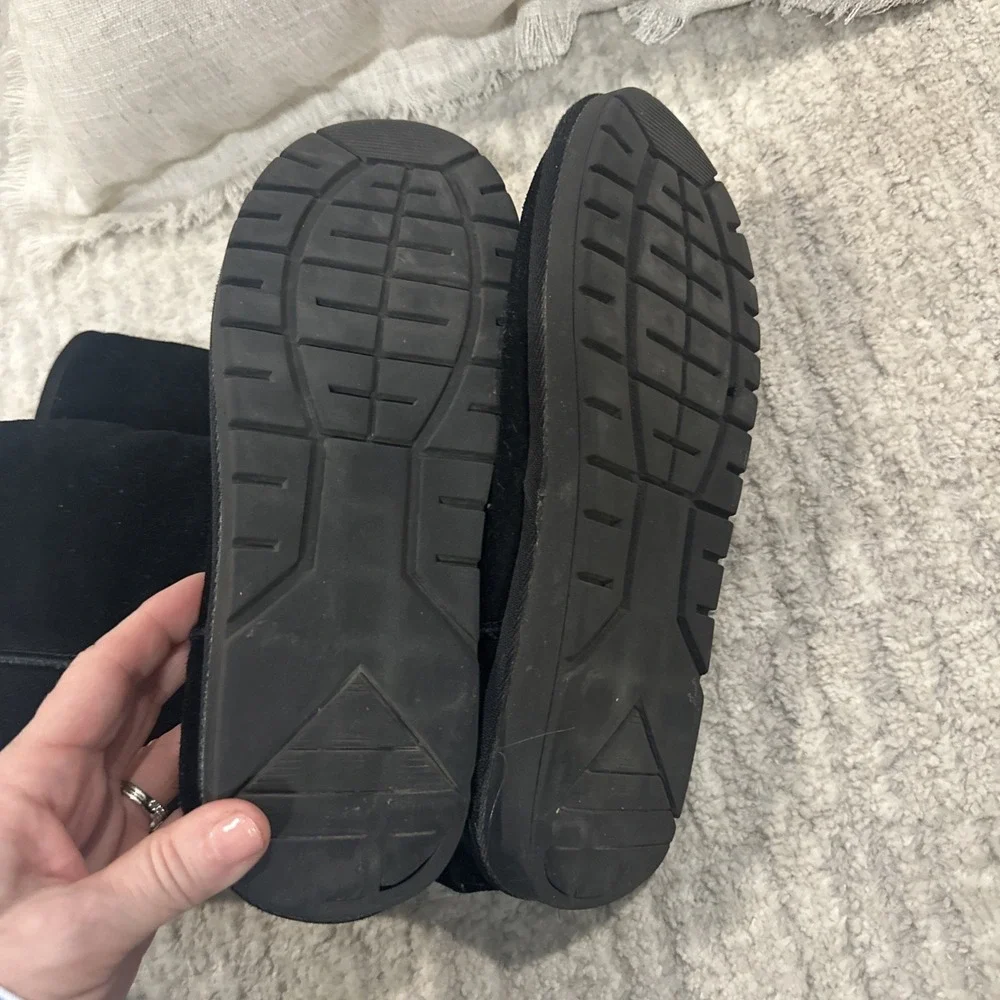 Vepose black suede